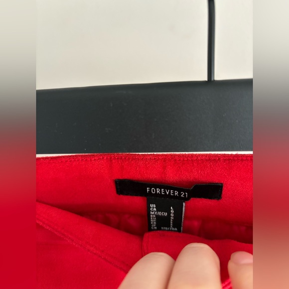Like new mini suede skirt. Size M/L. Red. - Picture 3 of 4